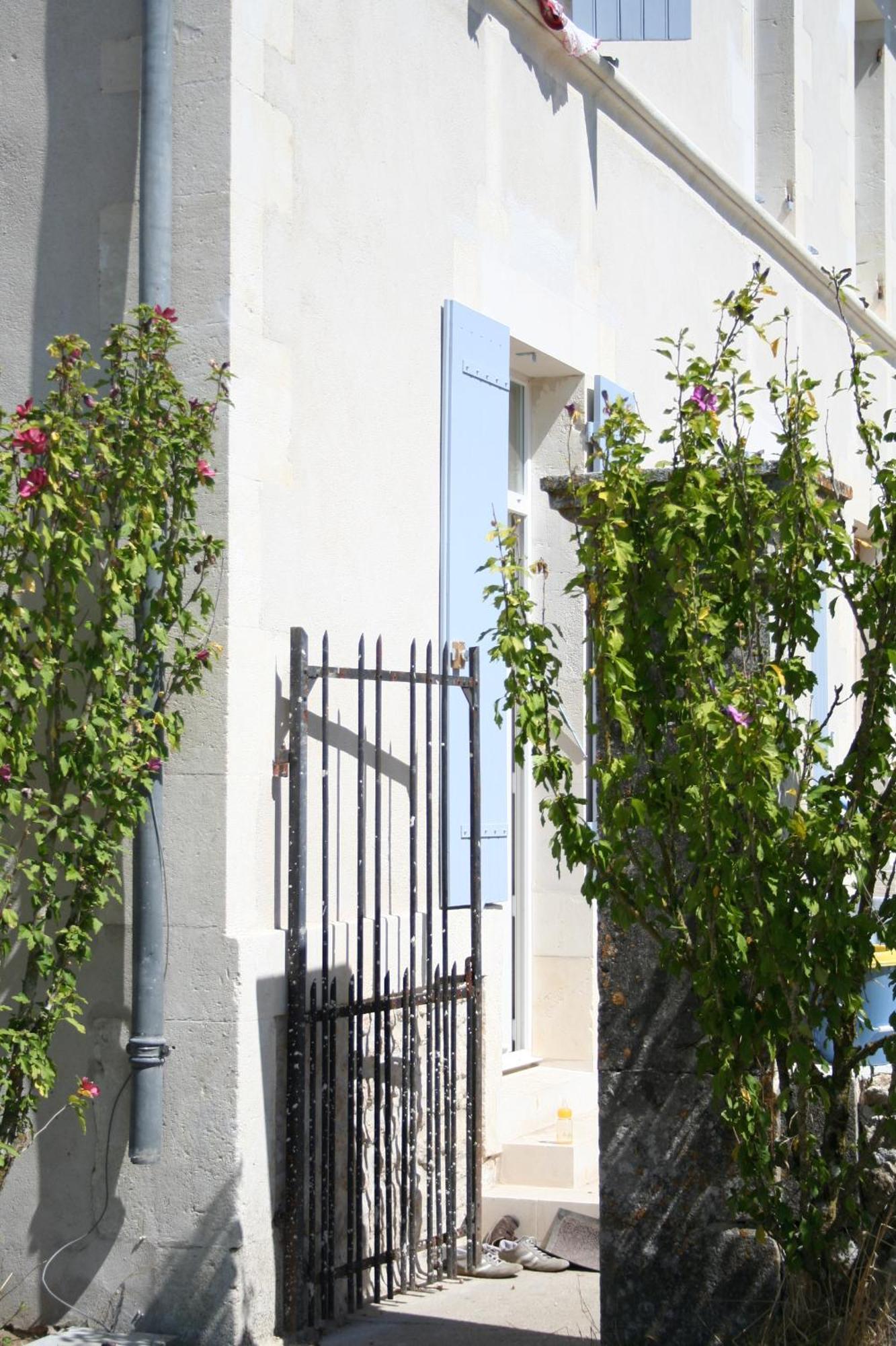 Le Domaine Des Aguins Guest House Saujon Exterior photo
