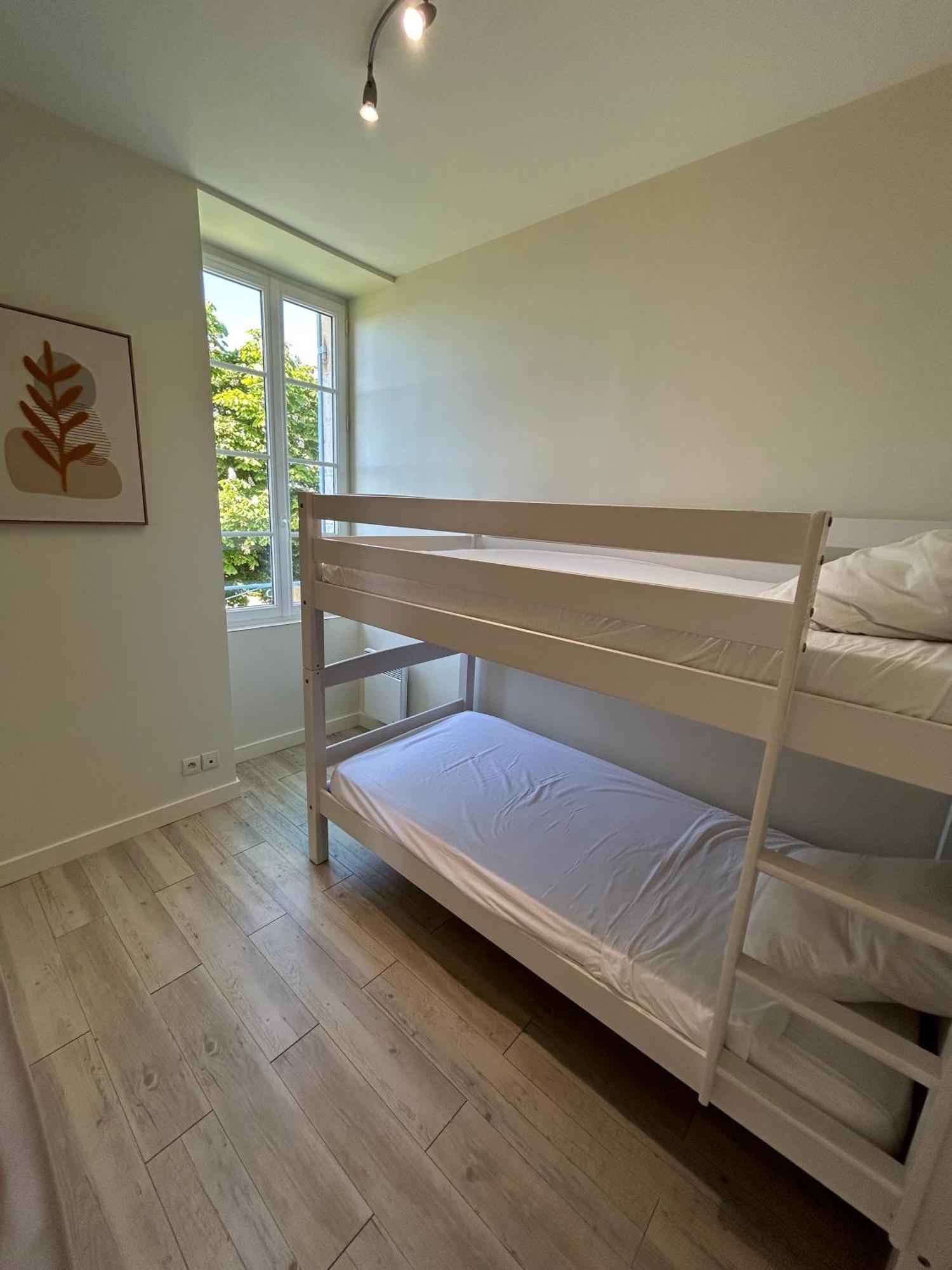 Le Domaine Des Aguins Guest House Saujon Exterior photo