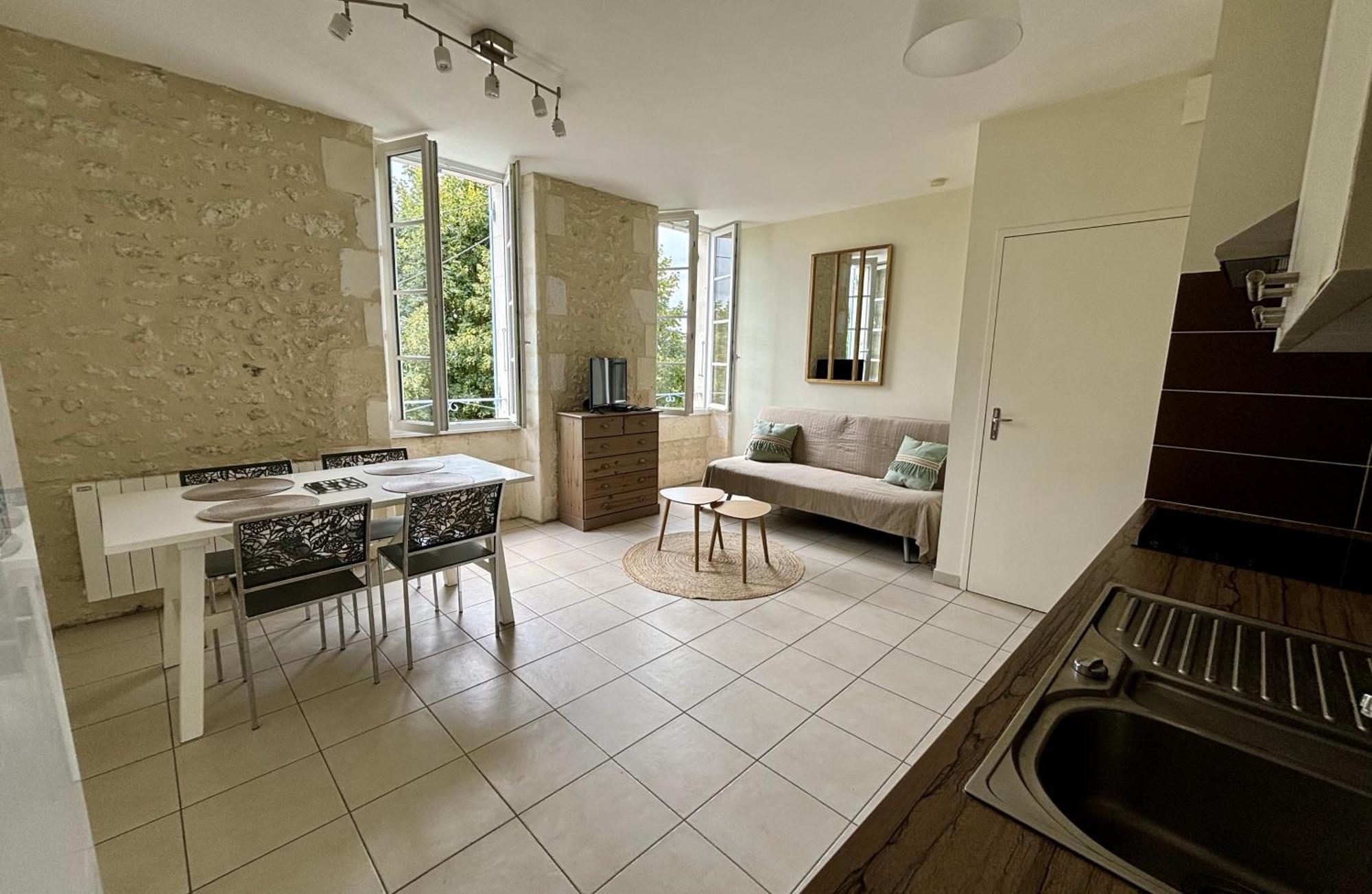 Le Domaine Des Aguins Guest House Saujon Exterior photo