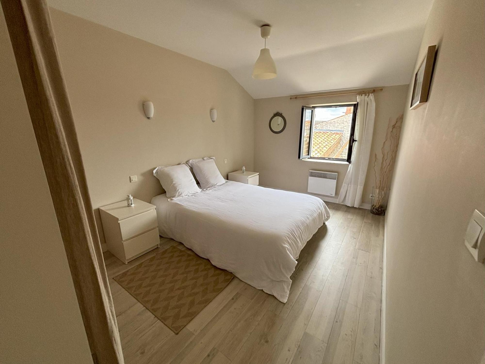 Le Domaine Des Aguins Guest House Saujon Exterior photo